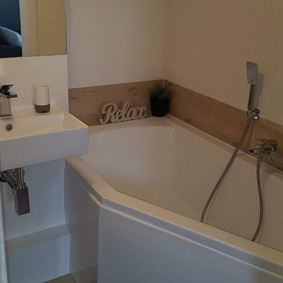Black Rose Apartament Targi 3 Km, F-Ry Vat Kielce Kültér fotó